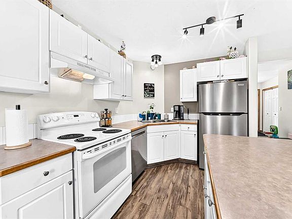 4th image of 25 Lakeview Est