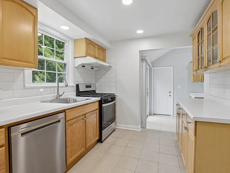 30 Kinderkamack Rd — Photo 8