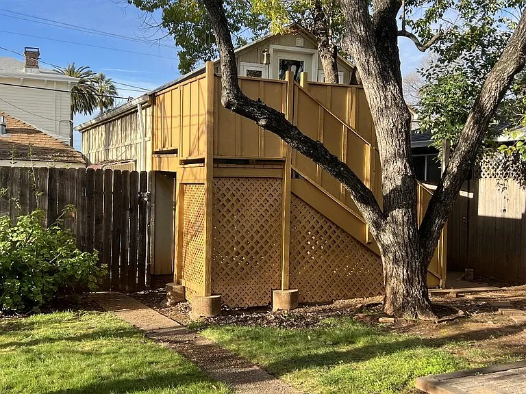 604 Mormon St — Photo 21