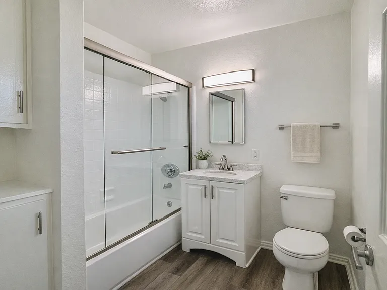 1835 W Crestwood Ln #H10 — Photo 6