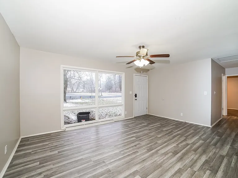 993692_019_living_room_13480544.jpg