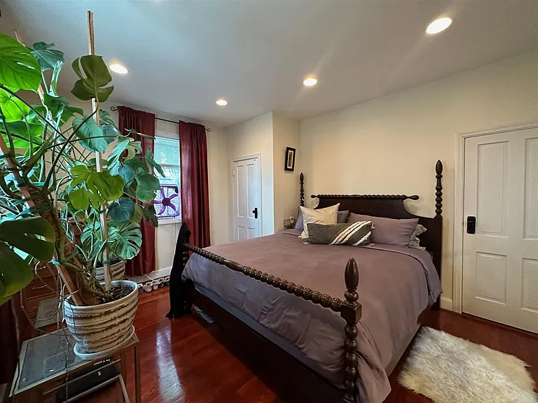 25 Thacher St #1 — Photo 12