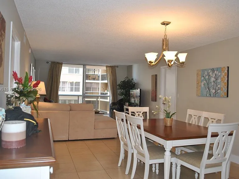 6039 Collins Ave #1006 — Photo 4