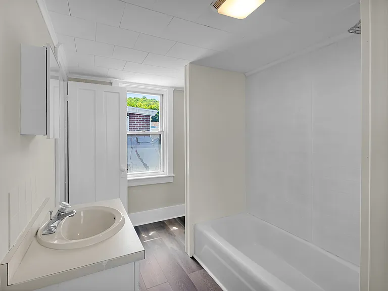 265-267 E Bertsch St #4 — Photo 21