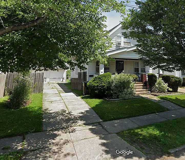 19109 Mohawk Ave photo 1