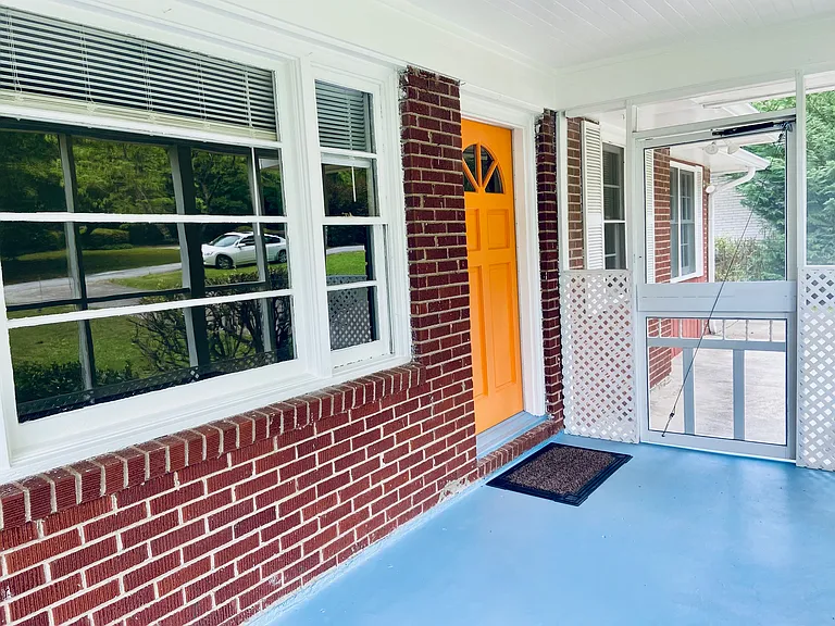 2502 Woodridge Dr — Photo 3