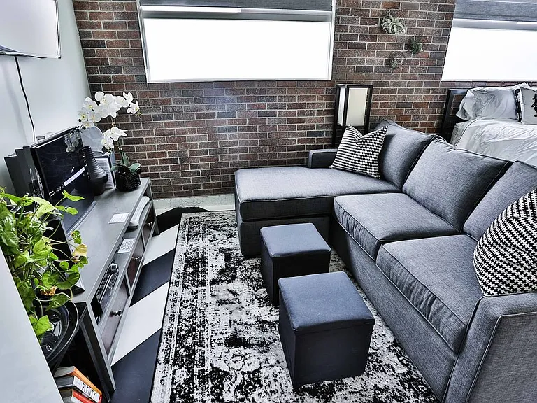 9045 N Hamlin Ave #B — Photo 2