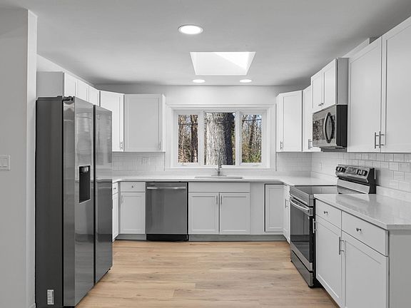 4th image of 2359 Norwood Blvd