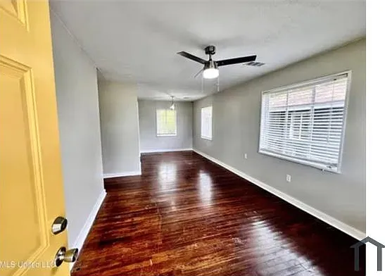3 bed, $1,150 — Photo 4
