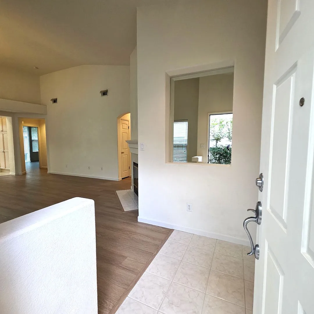 Building Photo - 1067 Feather Cir