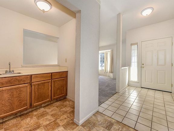 5th image of 1499 Pemberton Way