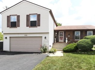 2200 Rockne Ct, Schaumburg, IL 60194
