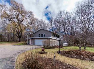 E12056 Twin Oaks Rd, Baraboo, WI 53913