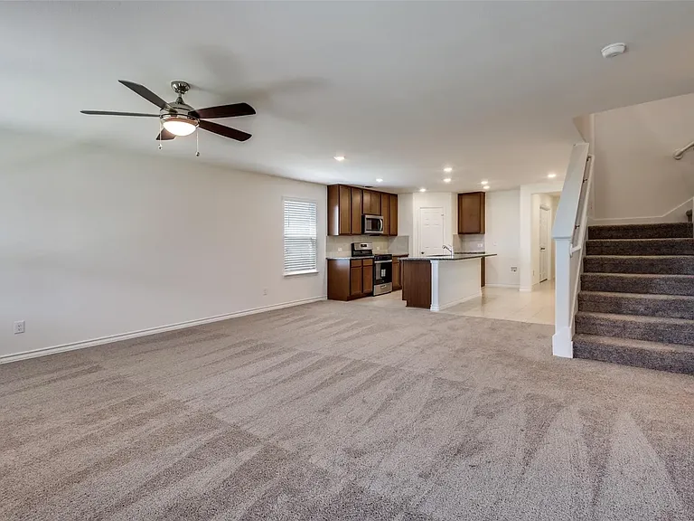 749 Windsor Dr — Photo 11