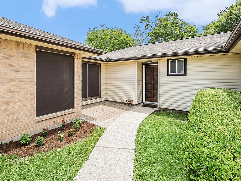 2513 Harpers Ferry Dr — Photo 4