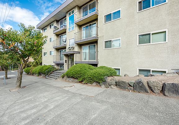 3rd image of 5204 15th Ave NE APT 207