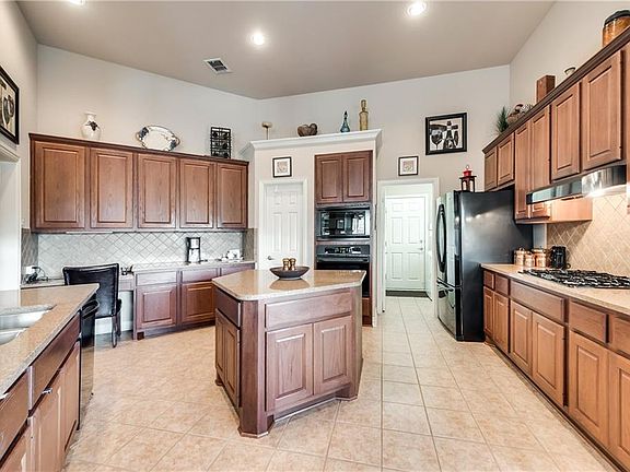 5th image of 4137 Boxwood Dr