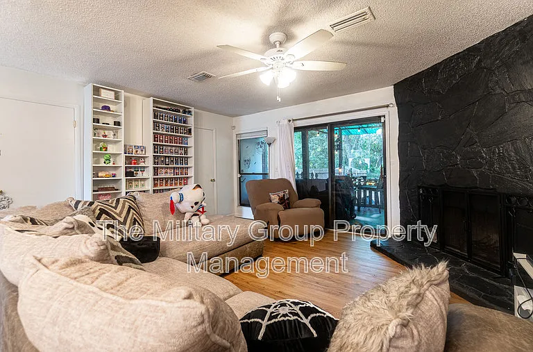 4814 Kingsmeadow Ln — Photo 4