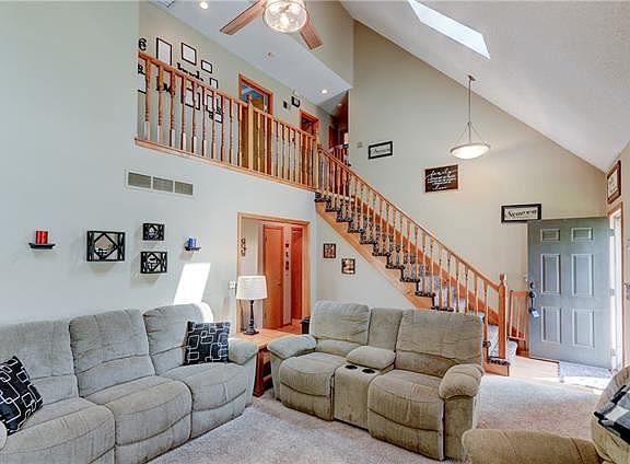 4th image of 1100 NE Jamestown Ct