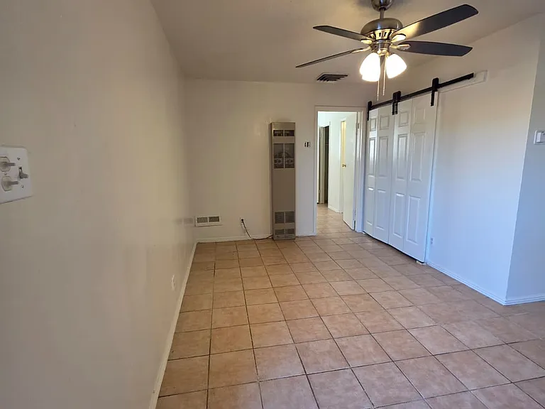 301 Utah St SE #4 — Photo 2