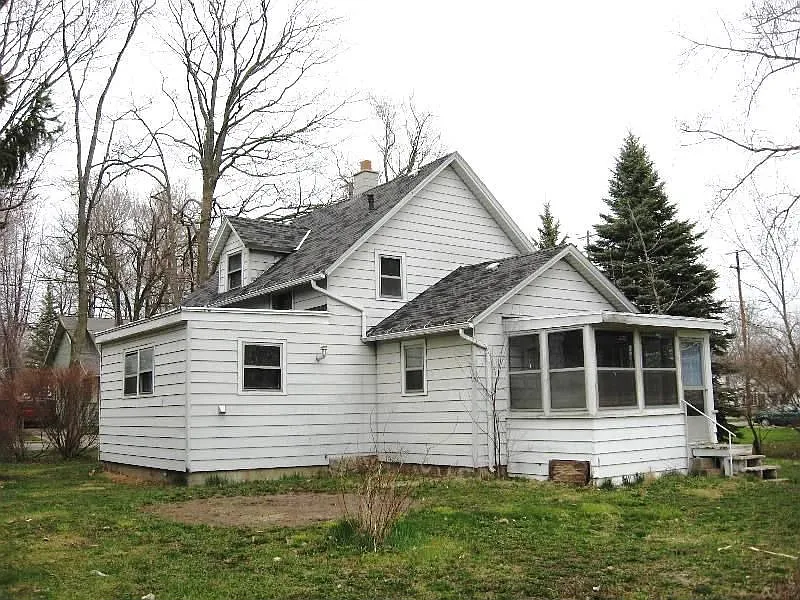 404 E McConnell St photo 1