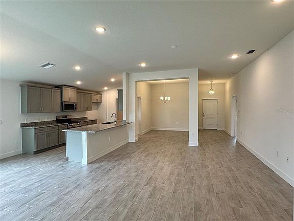 3rd image of 2676 Averland Loop