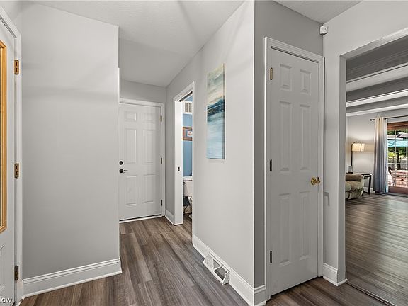 3rd image of 3775 Meadow Gtwy
