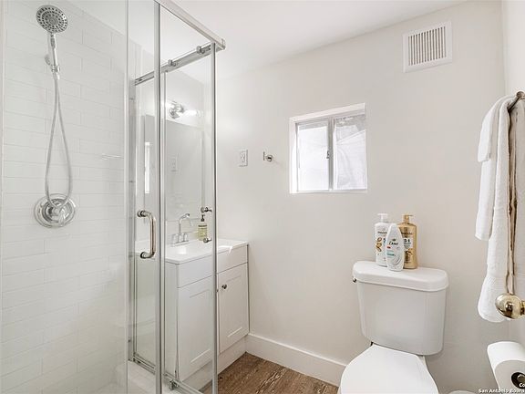 2nd image of 302 E Cevallos St #2