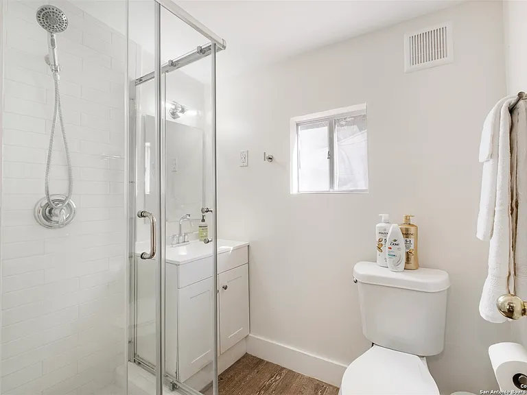 302 E Cevallos St #2 — Photo 2
