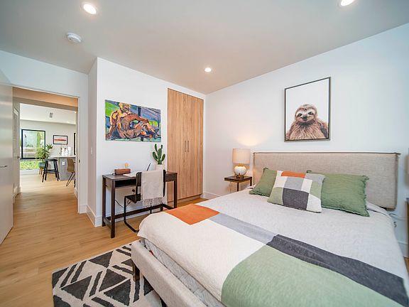 5th image of 1835 N Kenmore Ave APT 5