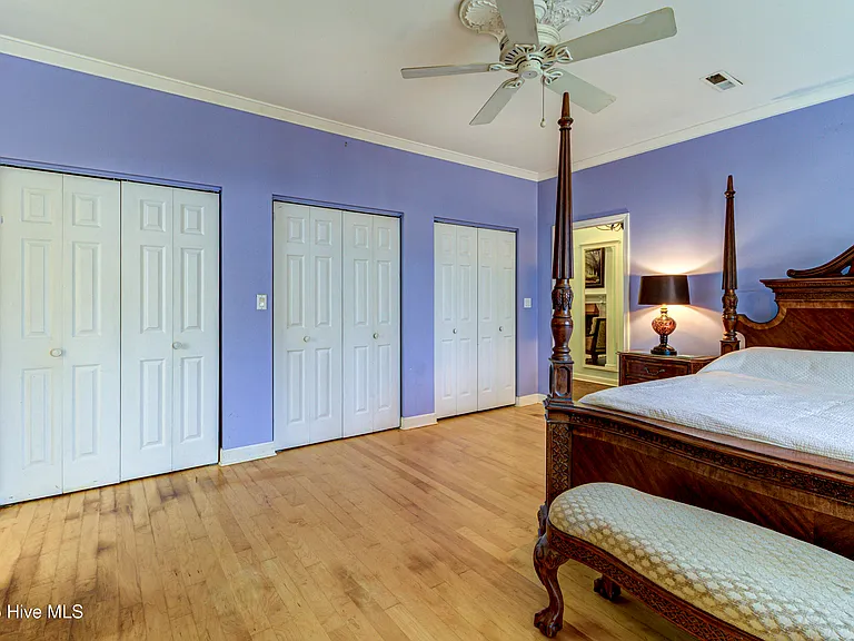 613 Clarendon Ave — Photo 16