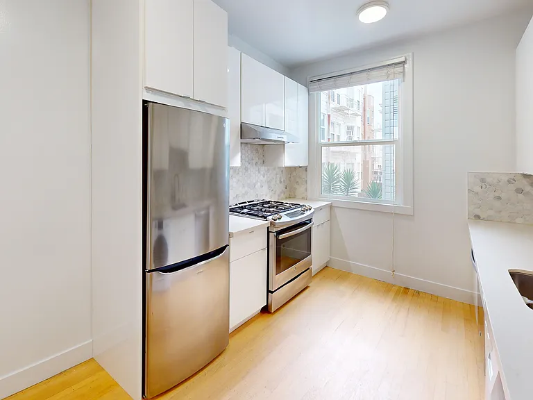 1431 Grove St #2 — Photo 2