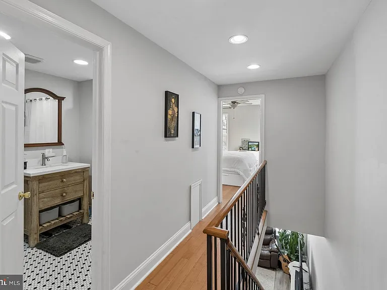 2139 Montrose St — Photo 14