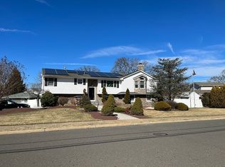 76 Greenwood Rd, Old Bridge, NJ 08857