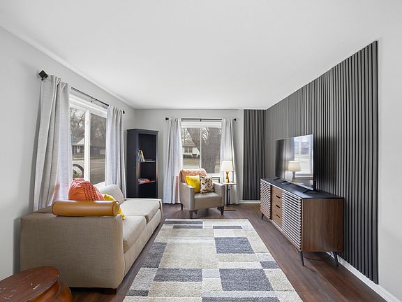 2nd image of 1207 Olive Rd