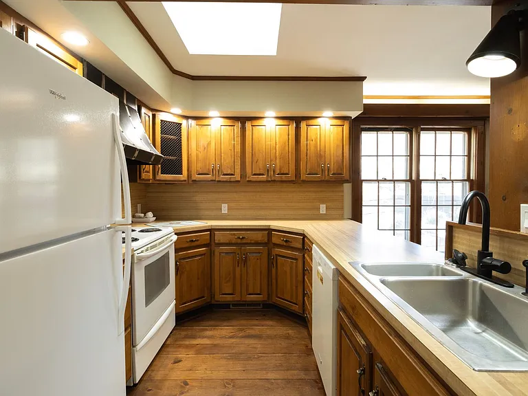 1008 Lakeshore Dr — Photo 14