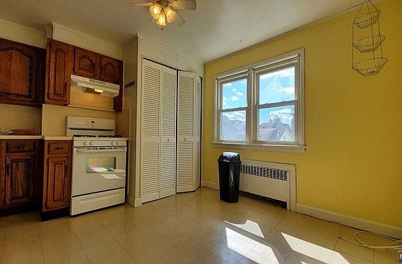 3rd image of 133 Ilford Ave
