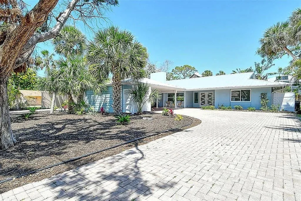 4 bed, 3.0 bath, 2439 sqft, $7,000 — Photo 2