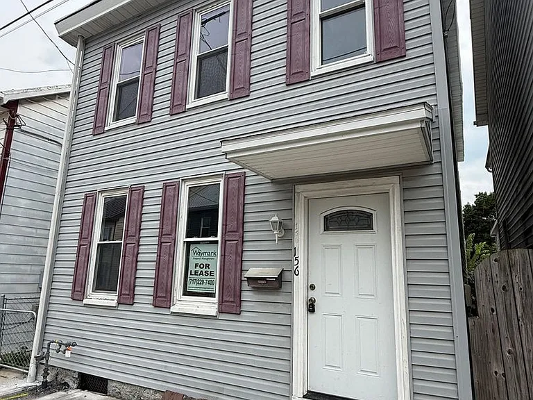 156 E Penn St — Photo 1