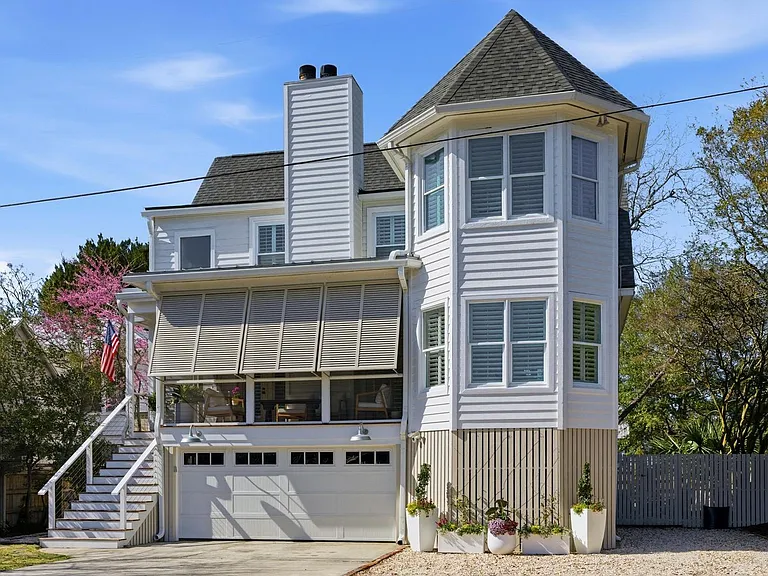 2220 Jasper Blvd — Photo 2