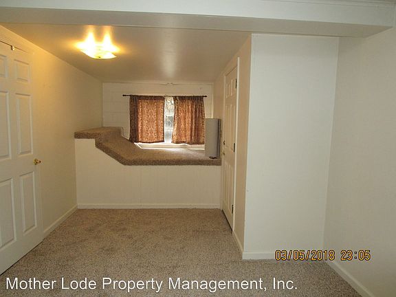 4th image of 39 N Green St