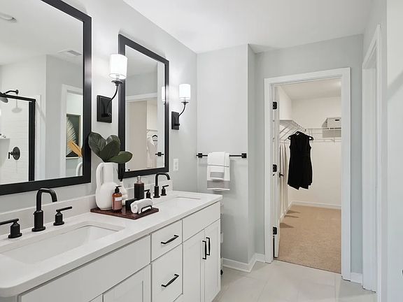 Primary bath with dual sinks