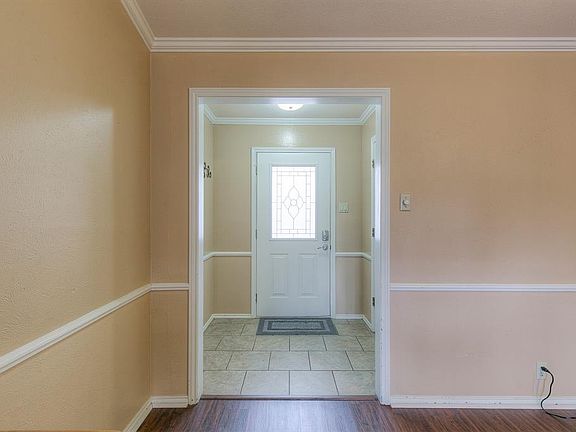 5th image of 1508 Surry Place Dr