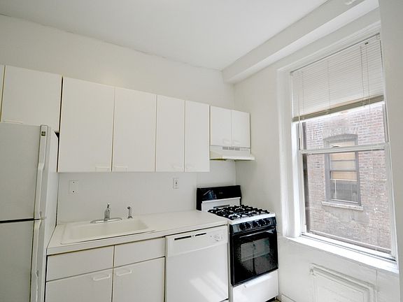 4th image of 500 Cathedral Pkwy APT 4C