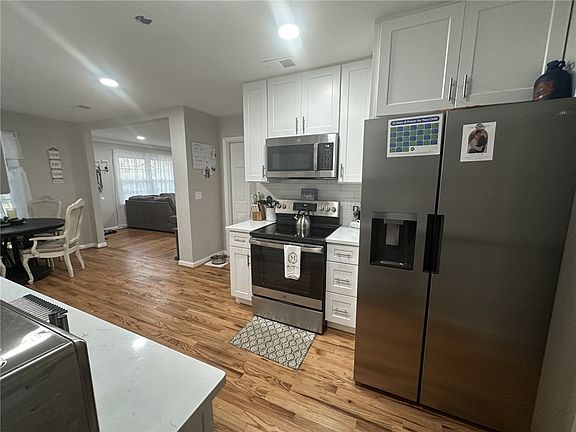 4th image of 1114 E Magnolia Ave