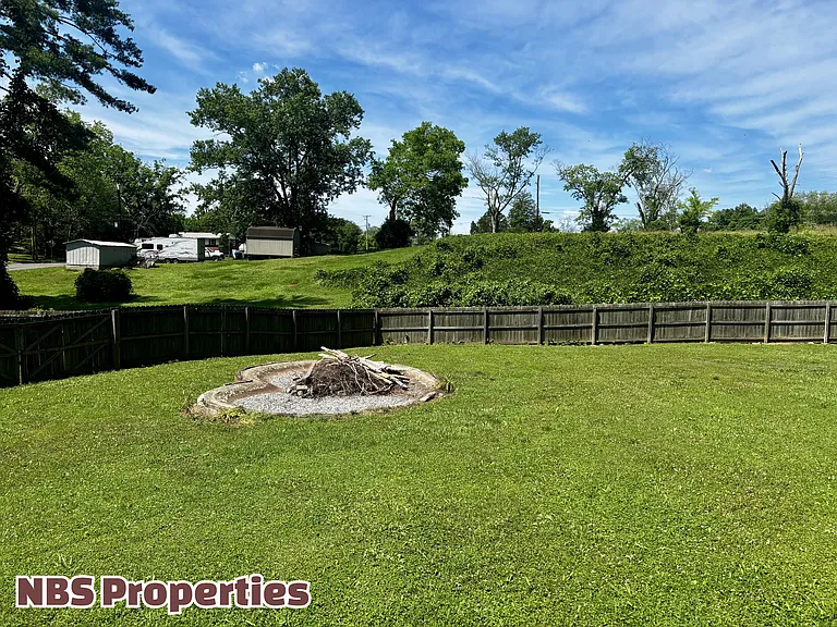 104 Hillside Rd — Photo 25