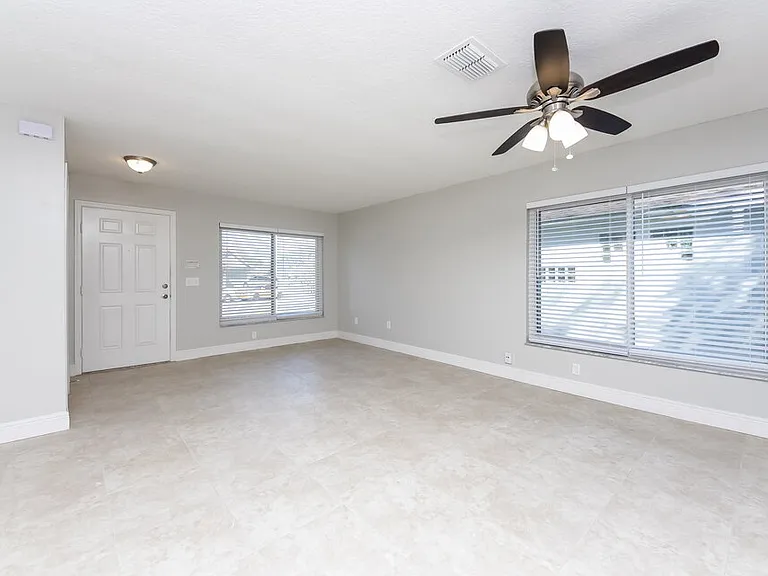 9522 Chandon Dr — Photo 2
