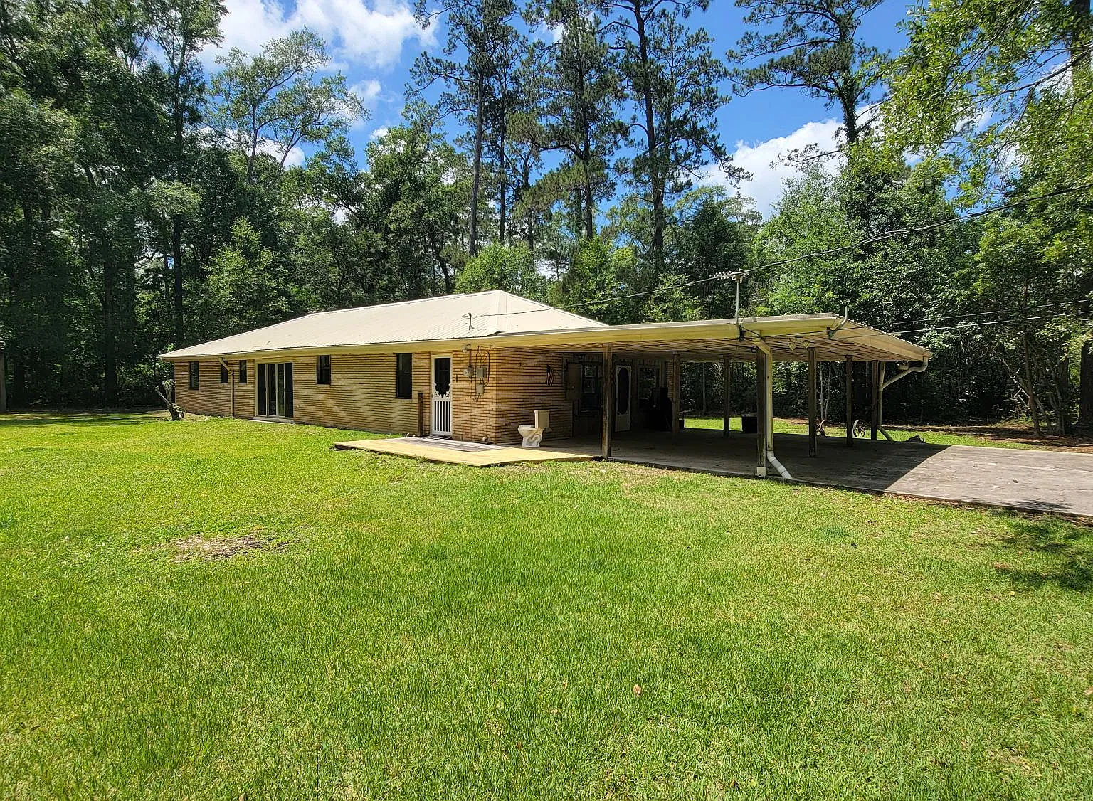 4 bed, 2690 sqft, $2,190 — Photo 1