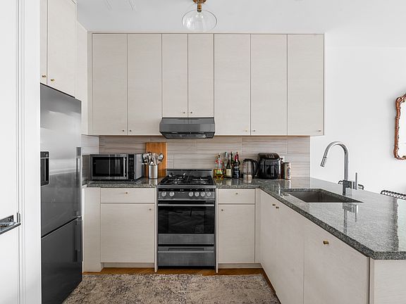 3rd image of 737 Bergen St APT 4B