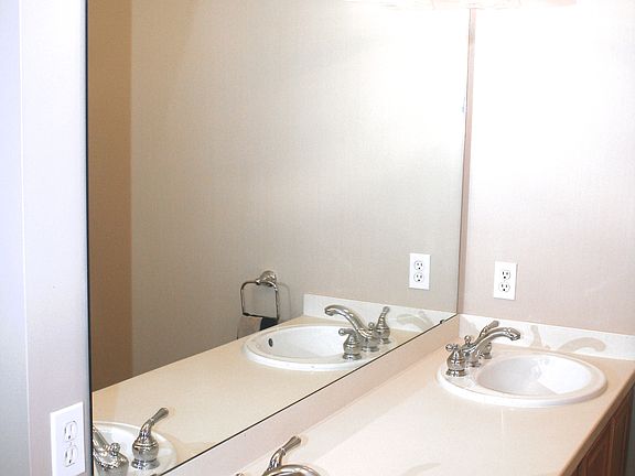 MB With 2 Sinks & Jet Tub